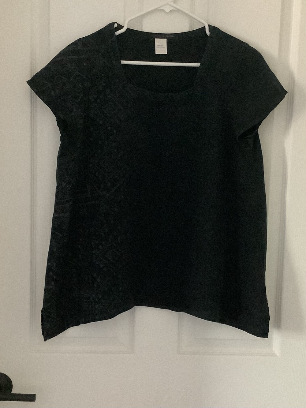 Elemente Clemente Black Short Sleeve Square Neck Top with Side Subtle Pattern